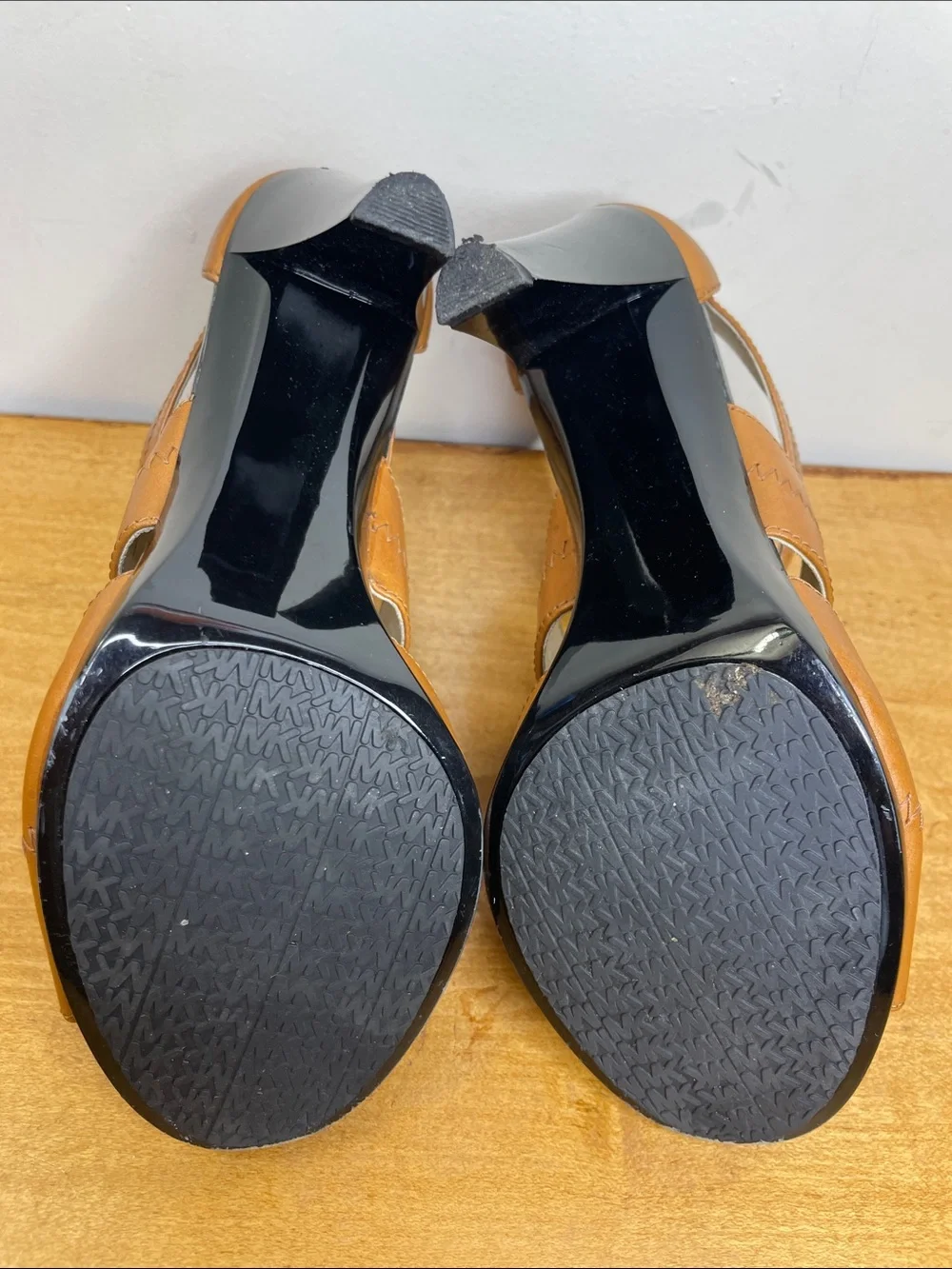 Michael Kors Tan Leather Studded T-Strap High Heel Sandals. Size 7